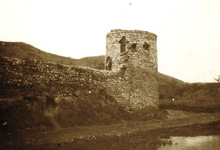 The old walls of Kaçanik, ca. 1903 (Photo: Franz Baron Nopcsa).