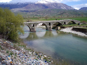 Kordhoca Bridge in Lazarat near Gjirokastra (Photo: Robert Elsie, March 2008).