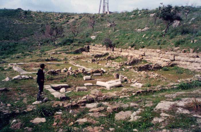 The ruins of Finiq (Phoenice) (Photo: Robert Elsie, May 2000).