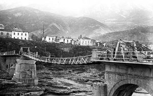 Remains of the old bridge over the Vjosa at Përmet (Photo: Crooke, December 1945).