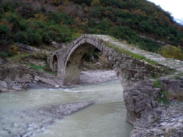 Katiu Bridge over the Lengarica River near Përmet (Photo: Robert Elsie, November 2010).