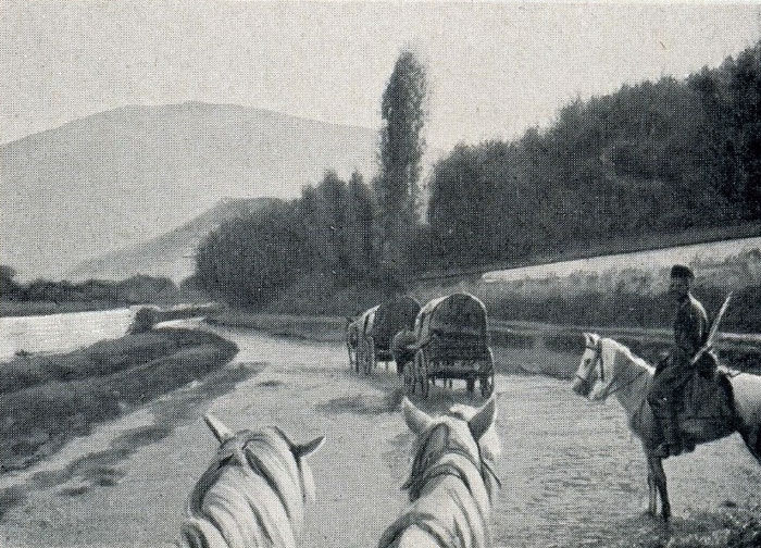 Travelling in Kosovo (Photo: Gabriel Louis-Jaray,1909).