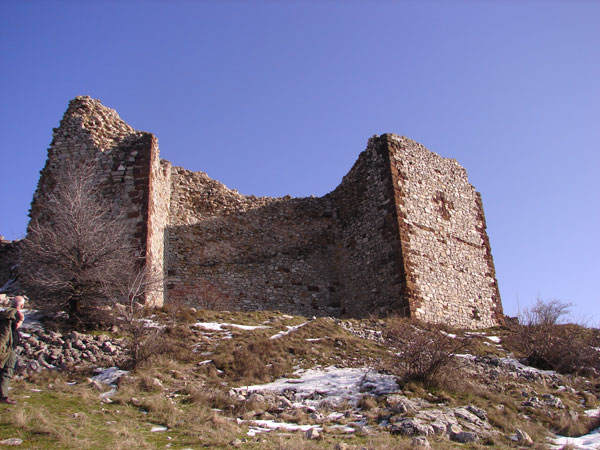 Castle of Novobërda (Photo: Robert Elsie, 2007).