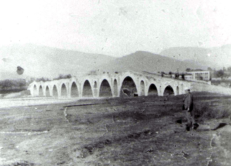 The twelve-arched Bridge of Kurt Pasha in Elbasan, constructed in 1780 and now destroyed.