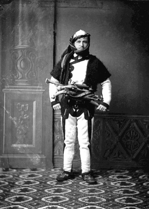 Theodor Ippen in Albanian dress (Photo: Marubbi 1900).