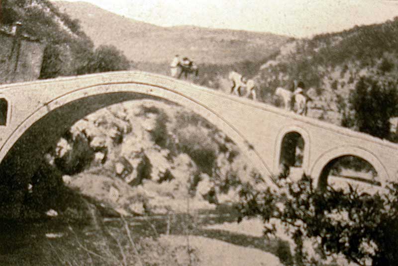 The Luma Bridge (Kulla e Lumës) near Kukës (Photo: Alexandre Baschmakoff, September 1908).