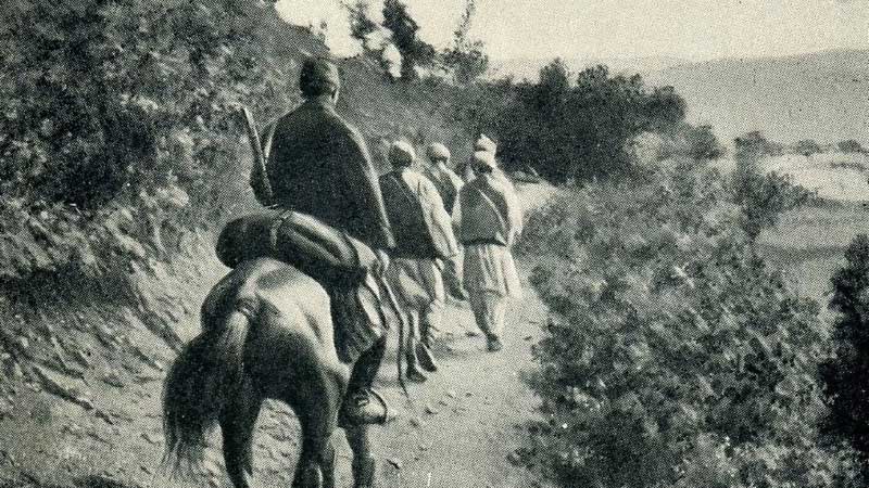 "Kukës: the men sent by Sul Elez Bey" (Photo: Gabriel Louis-Jaray, 1909).