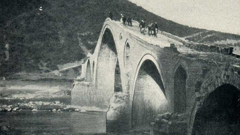 "From Kukës to Orosh: the famous Viziers' Bridge over the Drin River" (Photo: Gabriel Louis-Jaray, 1909).