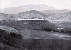 The Ottoman military barracks in Mitrovica (Photo: Ernst Jäckh, 1911).