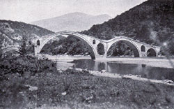 The Vizier's Bridge on the Drin" (Photo: Ernst Jäckh, 1911).