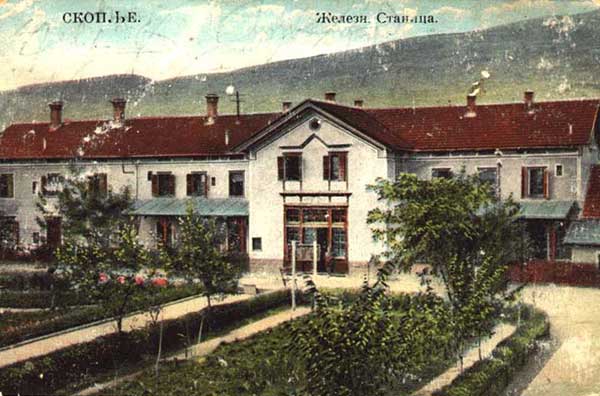 Alte Ansichtskarte des Bahnhofs von Skopje.