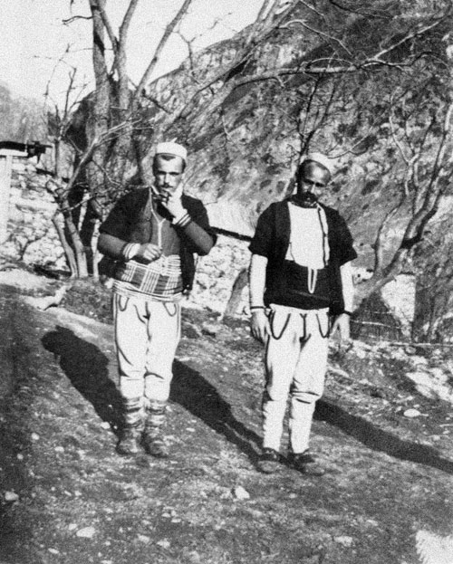 Zwei Mohammedaner aus Ober-Reka (Foto: Bajazid Elmaz Doda, 1907, ÖNB/Wien Bildarchiv NB902071B)