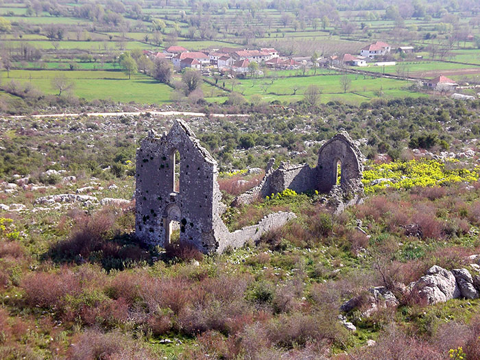 Church ruins in Shas (Šas) in Montenegro (Photo: Robert Elsie, April 2009).