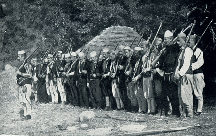 Pro-Zogist mountain fighters who came down to defend the government while Elez Isufi was in Tirana (Photo: Rose Wilder Lane, 1922).