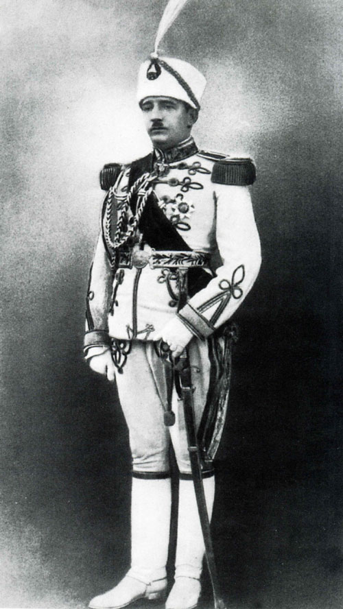 Ahmet Zogu in his famous white uniform. 1926.